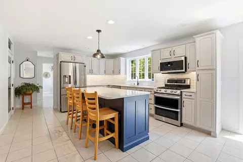 Kitchen - 57 Lindsay Rd, Hooksett, NH 03106 photo 3 of 4