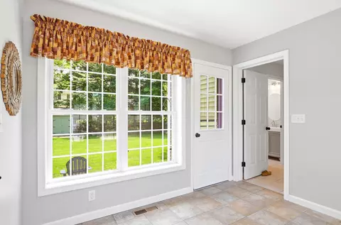 Entry Way - 57 Lindsay Rd, Hooksett, NH 03106 photo 4 of 5