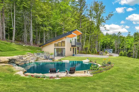 9 Beaver Pond Ln, Jamaica, VT 05343