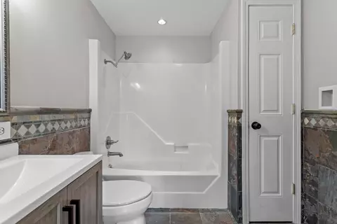 Bath - 55 Stark Ave, Dover, NH 03820 photo 2 of 3