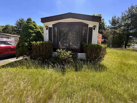 37 Monadnock Dr, Rochester, NH 03867