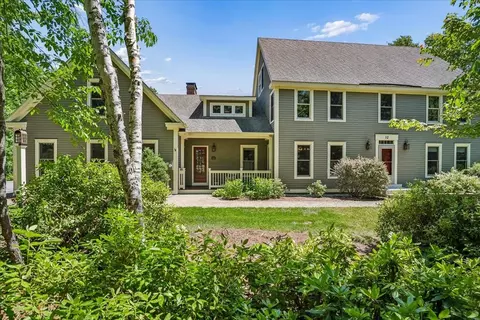 12 Middleton Dr, Bedford, NH 03110