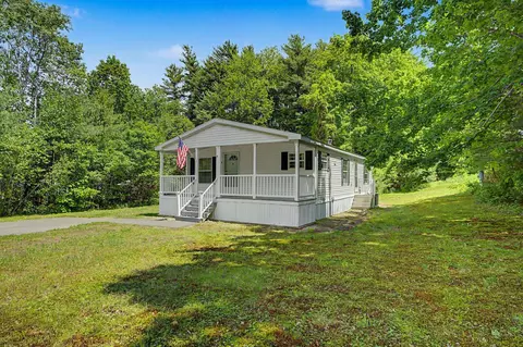 2 Tamarack Pl, Londonderry, NH 03053