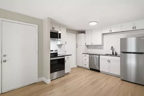 8 Strawberry Bank Rd #9, Nashua, NH 03062