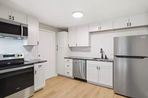 8 Strawberry Bank Rd #9, Nashua, NH 03062