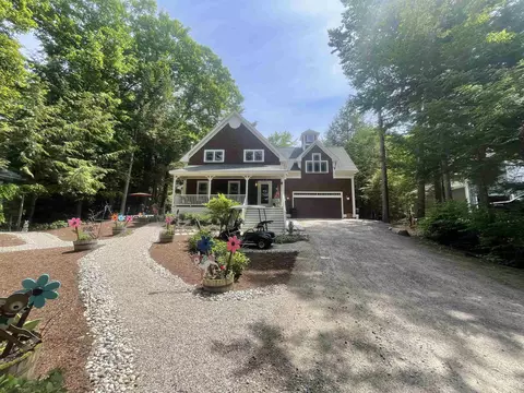 56 Kings Pine Rd, Wolfeboro, NH 03894