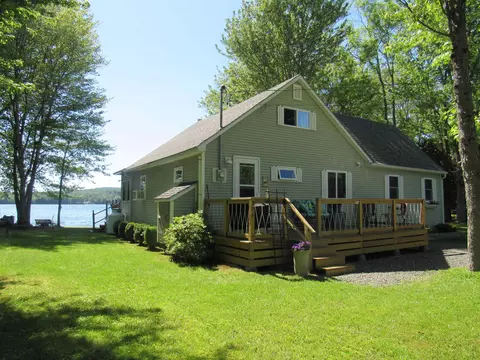308 E Salem Dr, Derby, VT 05829