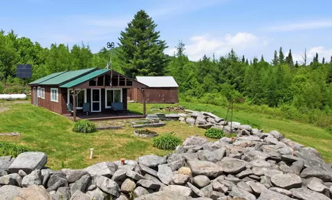 2691 Old Pond Hill Rd, Lunenburg, VT 05906