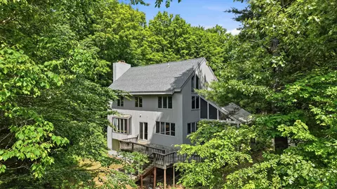 10 Eaton Rd, Amherst, NH 03031