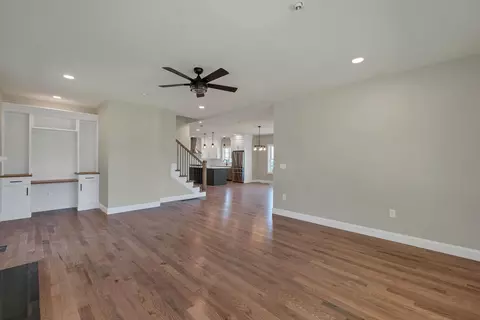 Living - 22 Fairway Dr, Dunbarton, NH 03046 photo 5 of 13