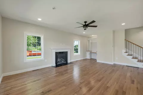 Living - 22 Fairway Dr, Dunbarton, NH 03046 photo 6 of 13