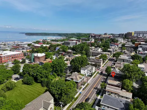 214-216 Pine St, Burlington, VT 05401