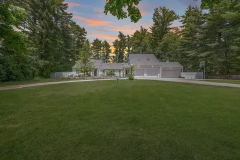 15 Pinewood Dr, Amherst, NH 03031