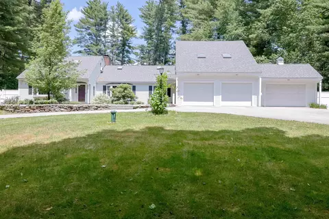 15 Pinewood Dr, Amherst, NH 03031