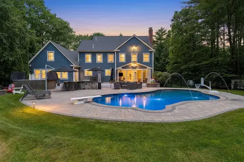 49 Sleepy Hollow Dr, Greenland, NH 03840