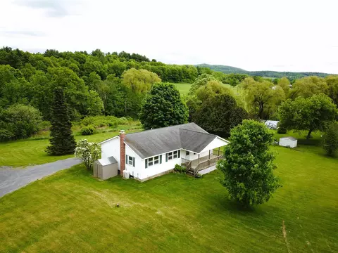 9 Mayselwood Dr, Milton, VT 05468
