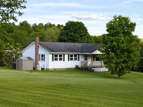9 Mayselwood Dr, Milton, VT 05468