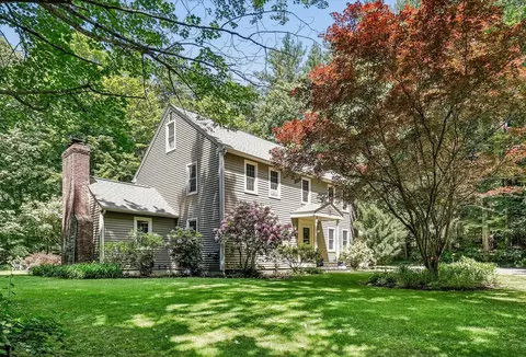 17 Candlewood Dr, Amherst, NH 03031