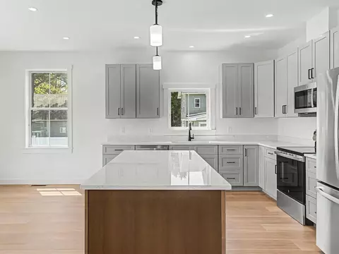 647 Church Rd, Colchester, VT 05446