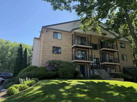 19 Country Club Dr #32, Manchester, NH 03102