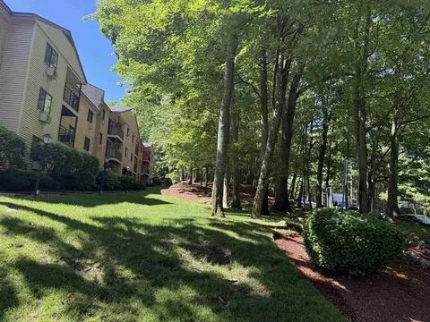 19 Country Club Dr #32, Manchester, NH 03102