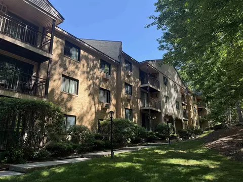 19 Country Club Dr #32, Manchester, NH 03102