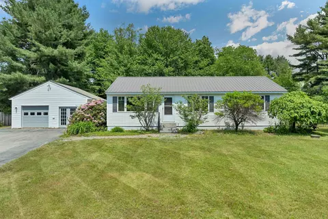 4 Anagance Ln, Wolfeboro, NH 03894