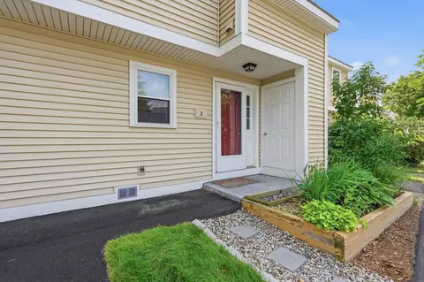 3 Bluffs Dr, Concord, NH 03303