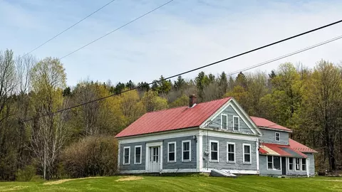 15 Daniels W Rd, Irasburg, VT 05845