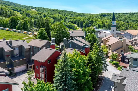 9 Mountain Reach Mews Rd #9, Stratton, VT 05360