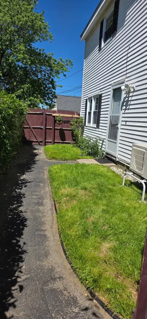 13 Batchelder Ave, Manchester, NH 03103