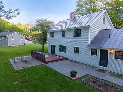 52 Ledgewood Rd, Claremont, NH 03743