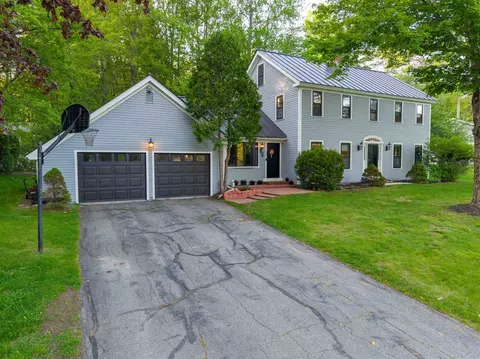 52 Ledgewood Rd, Claremont, NH 03743