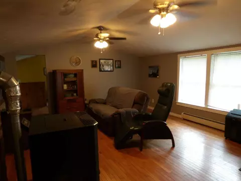 Living - 252 Spring Rd, Tunbridge, VT 05077 photo 1 of 2