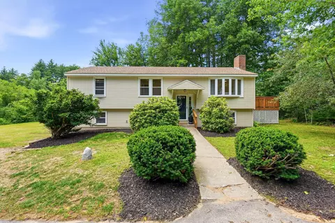 632 Raymond Rd, Chester, NH 03036