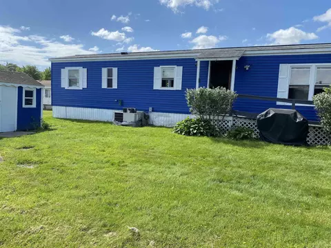 96 Whippoorwill St, Seabrook, NH 03874