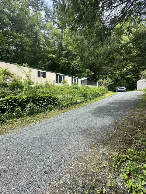 4 Reservoir Rd, Brattleboro, VT 05301