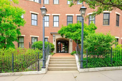 40 College St #204C, Burlington, VT 05401