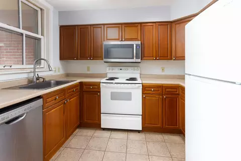 Kitchen - 40 College St #204C, Burlington, VT 05401 photo 3 of 3
