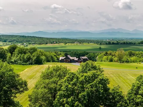 225 Viscido Dr, Ferrisburgh, VT 05456