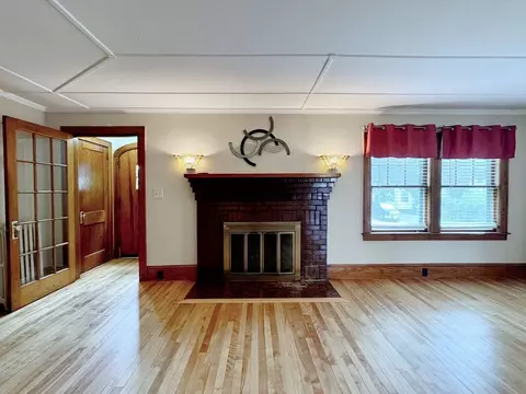 Living - 10 Beech St, Franklin, NH 03235 photo 3 of 5