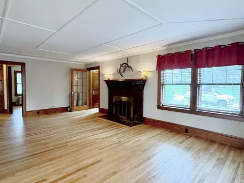 Living - 10 Beech St, Franklin, NH 03235 photo 2 of 5
