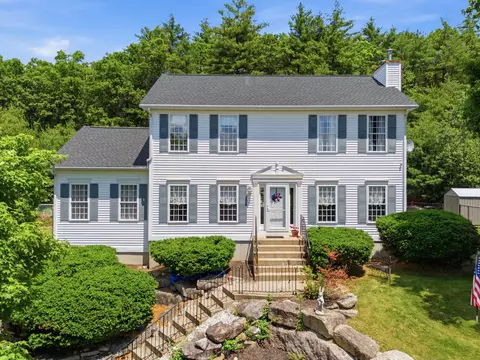 80 Rosegate Farm Dr, Manchester, NH 03109