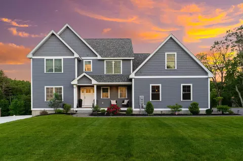 52 Stonehenge Rd, Londonderry, NH 03053