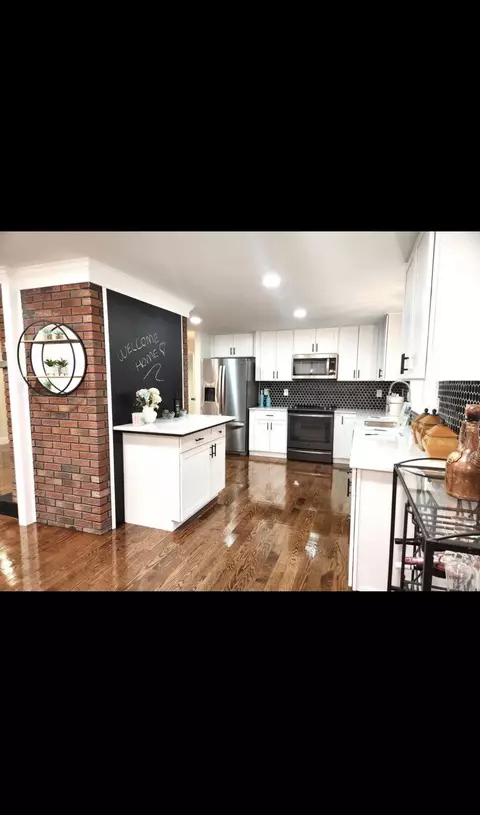 Kitchen - 10 Oriole Rd, Windham, NH 03087 photo 2 of 6