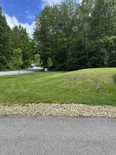Exterior - 10 Oriole Rd, Windham, NH 03087 photo 8 of 10