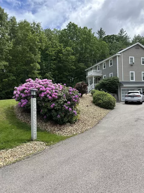 Exterior - 10 Oriole Rd, Windham, NH 03087 photo 5 of 10