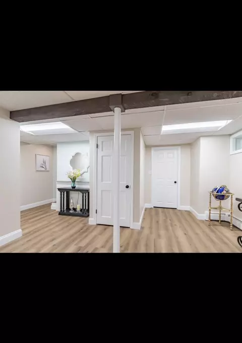 Entry Way - 10 Oriole Rd, Windham, NH 03087 photo 2 of 2