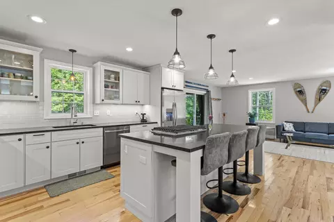 594 Kearsarge Ave, Hopkinton, NH 03229