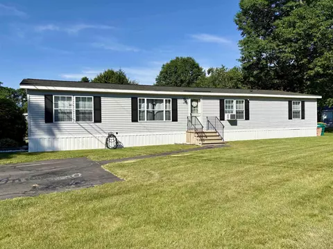 63 Oak Dr #88, North Hampton, NH 03862
